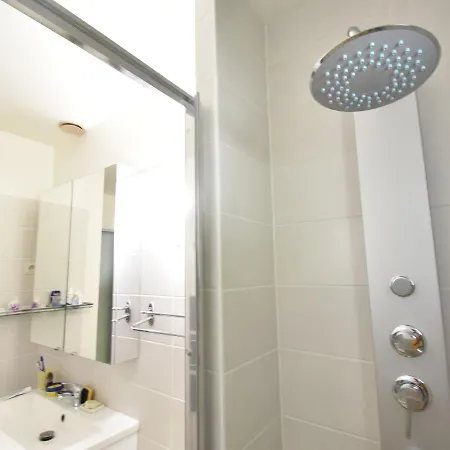 Pleasing Holiday In With Swimming Pool 度假居